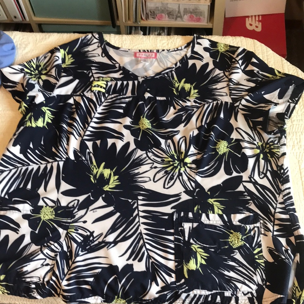 Koi scrub top in new condition